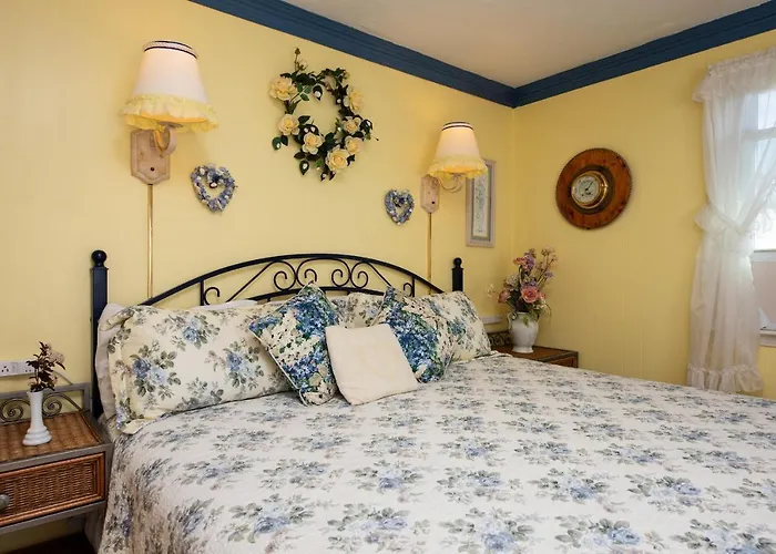 A Cape Cod Ocean Manor Inn