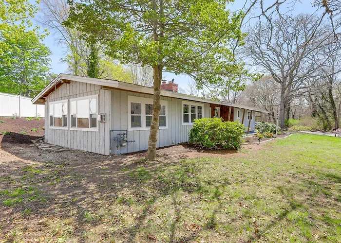 Steps To Beaches & Main Street: Hyannis Retreat