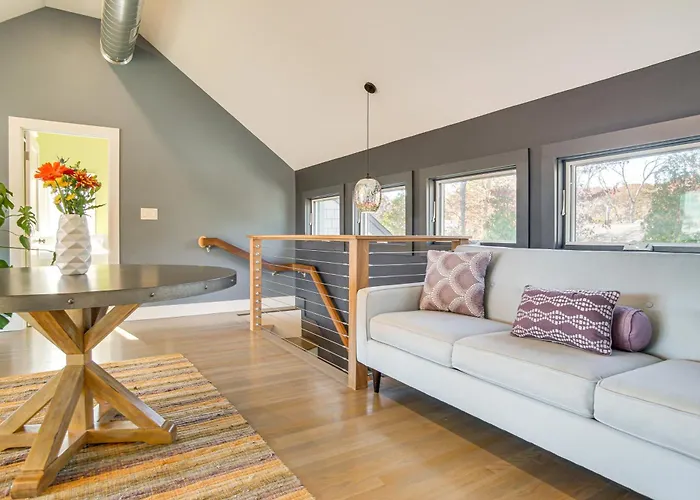1 Mi To Ferry & Beach: Waterfront Hyannis Home!
