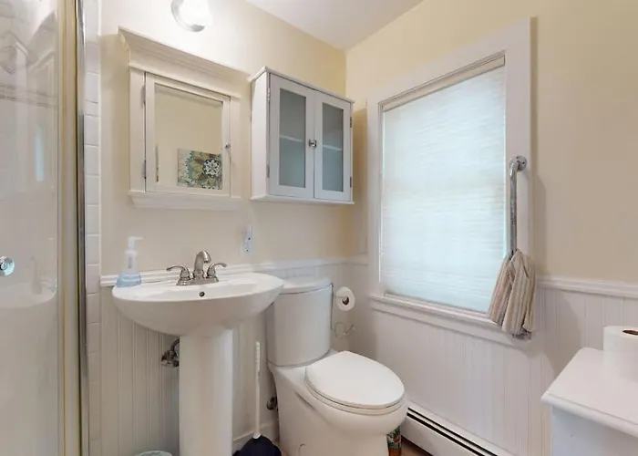 Cozy & Quiet Hyannis Retreat